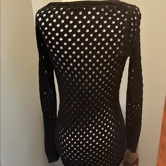 Rock & Republic Black Fitted Cut Out Blouse - Picture 3 of 4